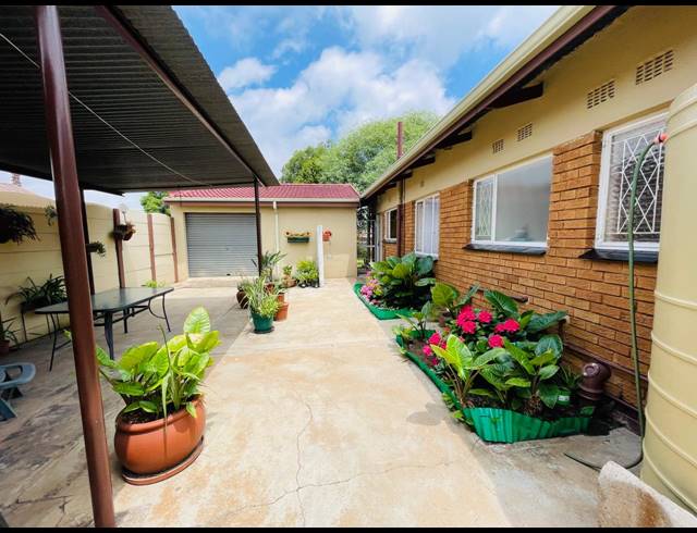 3 BEDROOM FREESTANDING FOR SALE IN VAN DYK PARK